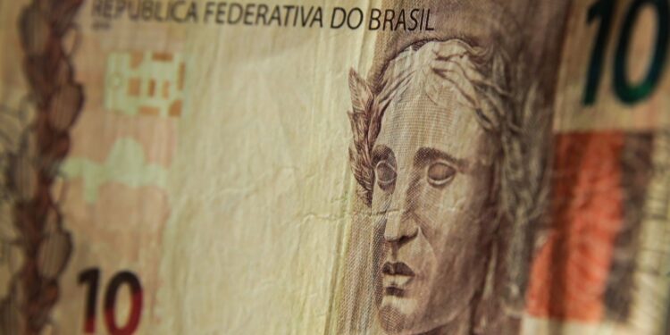 Governo de SP aplica multa recorde de R$ 1 bilhão contra Fast Shop